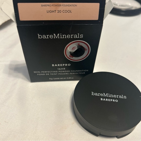 BareMinerals Barepro 16 Hour Skin Perfecting Powder Foundation Light 20 Cool - Picture 2 of 9